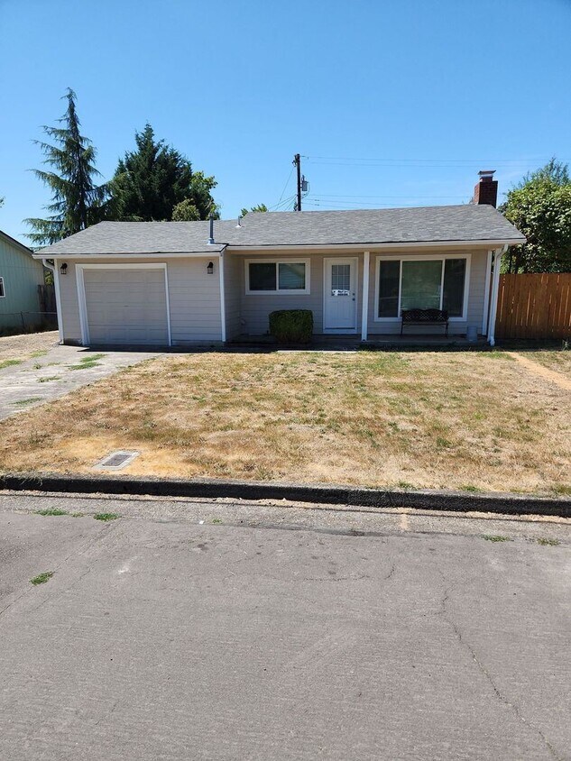 Primary Photo - 3 br, 1 bath House - 2120 Main St SE