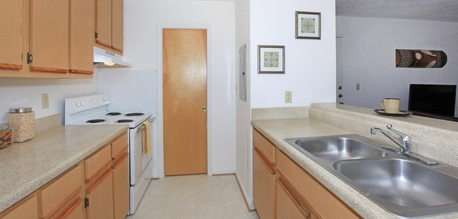 Kitchen - Riverlands Apartments