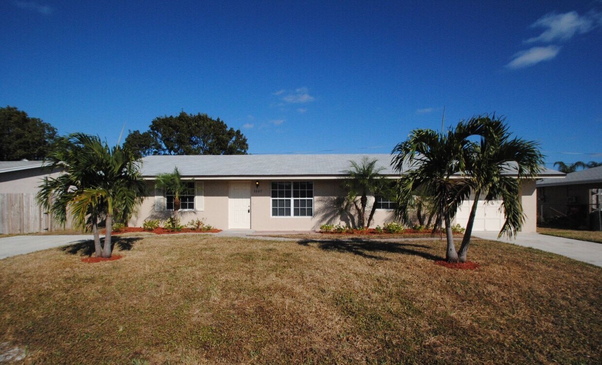 3327 Palomino Dr House Rental in Atlantis, FL
