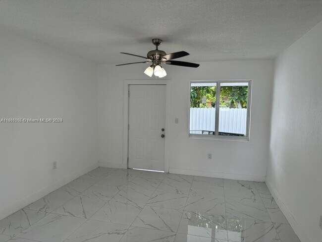 Foto del edificio - 1864 NW 34th St