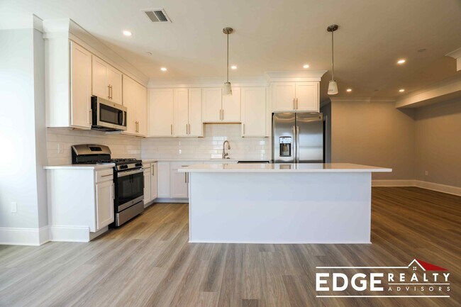 Building Photo - 80 N Beacon St