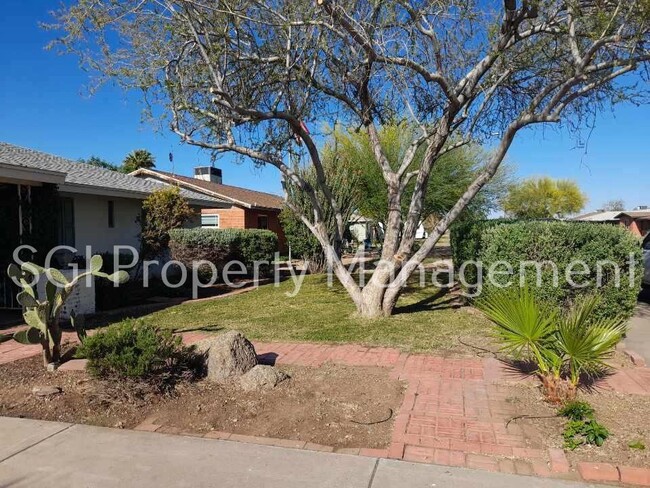 Foto del edificio - Cute 3 bedroom at 19th ave & Indian School