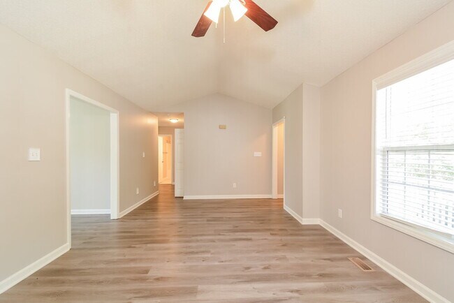 Foto del edificio - 1256 Grovewood Dr