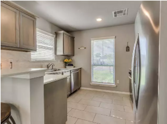 Foto del edificio - 3 Bed 2 Bath 2 Car in Sycamore Creek Yukon...