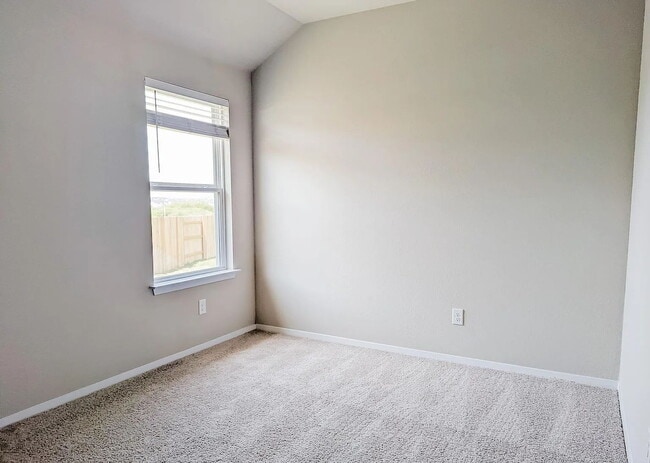 Building Photo - "Charming 3-Bedroom Home on Spiny Lizard Lane with Spacious 1,556 Sq Ft Layout & 2 Full Baths!"