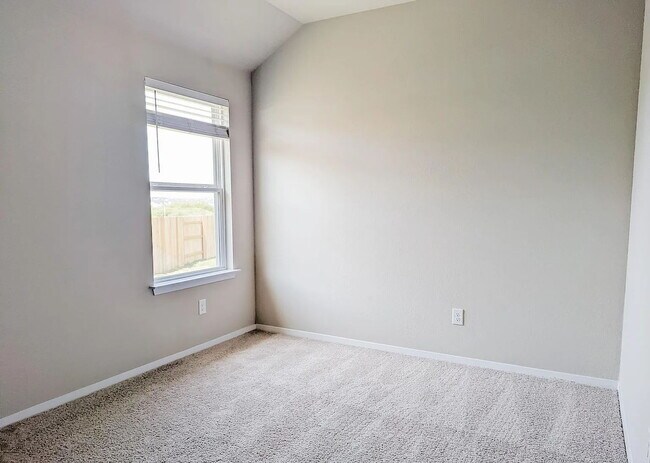 Foto del edificio - "Charming 3-Bedroom Home on Spiny Lizard Lane with Spacious 1,556 Sq Ft Layout & 2 Full Baths!"