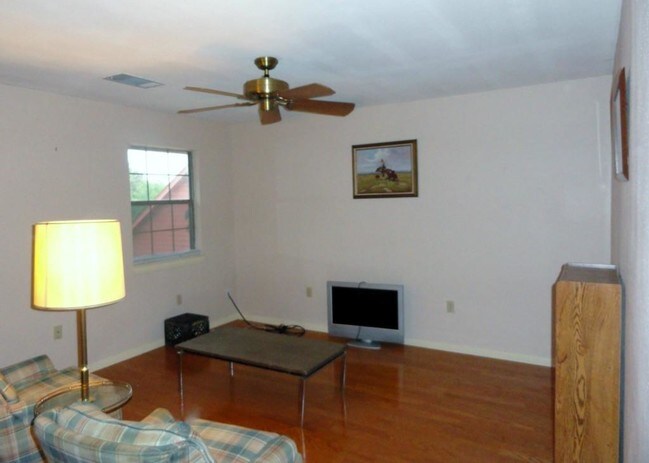 Building Photo - 713 S Gabriel Dr