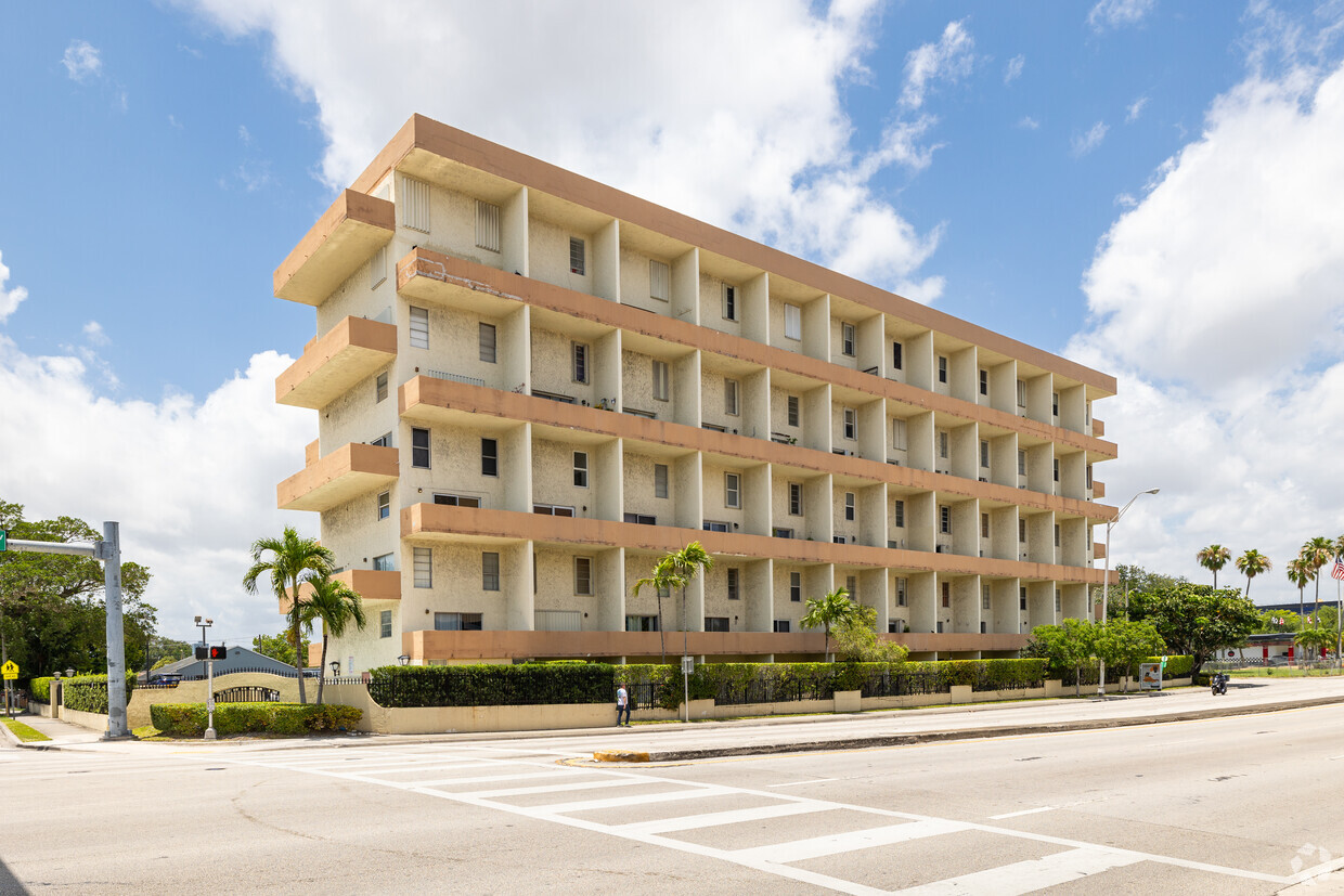 Primary Photo - Le Jeune House
