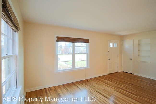 Building Photo - 6729 W Bluemound Rd