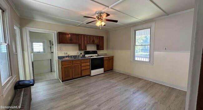 Foto del edificio - 100 Columbia St