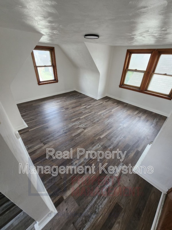 Primary Photo - 22 Linden St