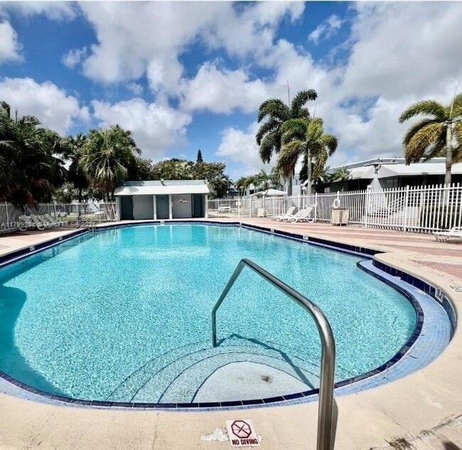 Foto del edificio - 9371 Fontainebleau Blvd
