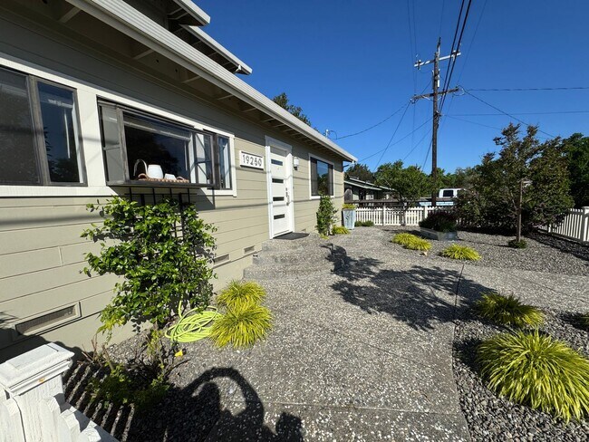 Building Photo - Beautiful Home on a quiet street