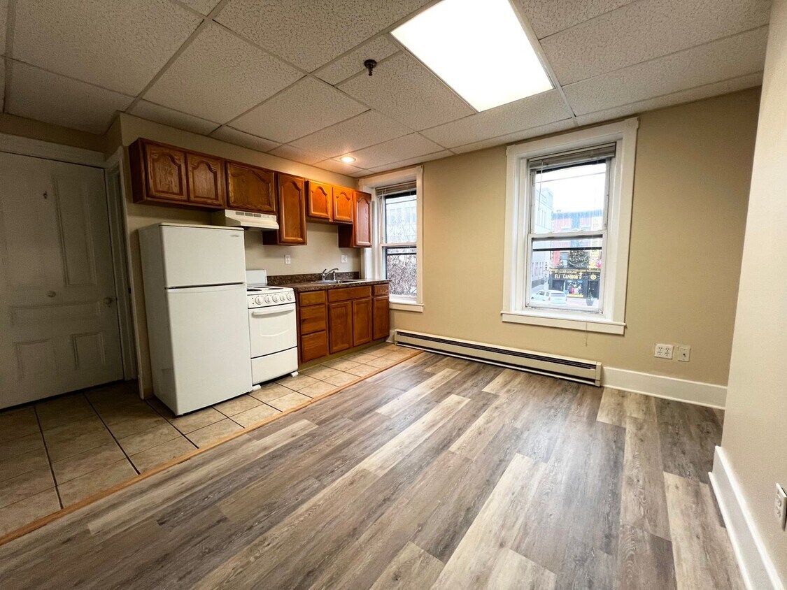 698 Main St Unit Studio, Middletown, CT 06457 Room for Rent in