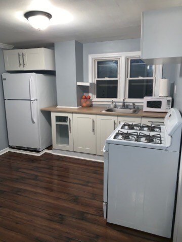 kitchen - 12 Center S St
