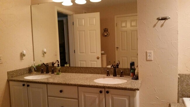 Building Photo - 3650 Lawndale Ln N