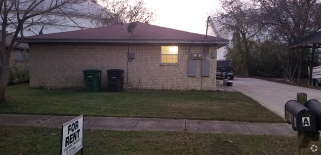 Building Photo - 4013 Amoor Ave