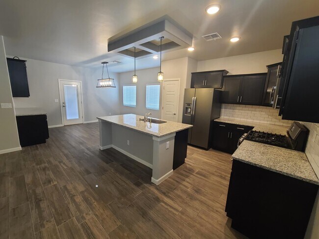 Foto del edificio - 6051 Copper Hill St