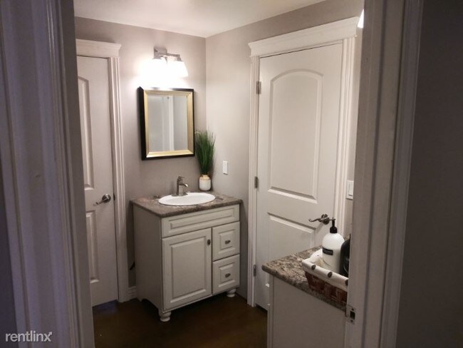 Building Photo - 2 br, 1 bath Apartment - 54 N.Flint Street