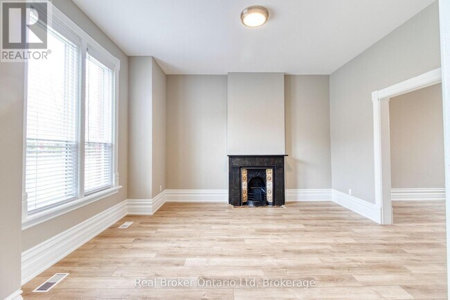 Photo du bâtiment - 944 5th Ave E