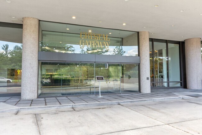 Building Photo - Modern Condo with River and City Views!