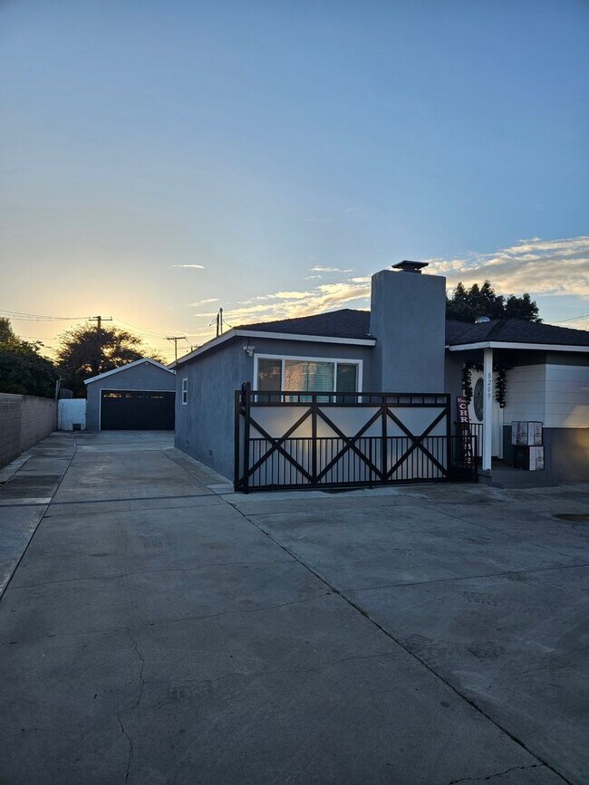 Foto del edificio - 3 Bedroom 2 Bath House for Rent in Whittier