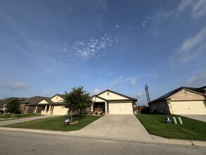 Building Photo - 806 Stone Vly Rd