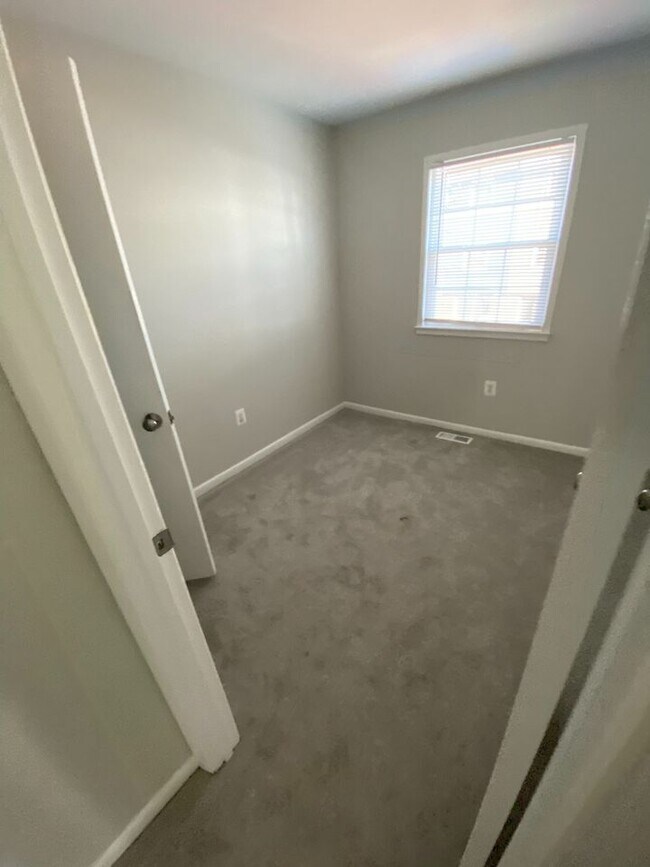 Building Photo - 3033 Sigel Ct