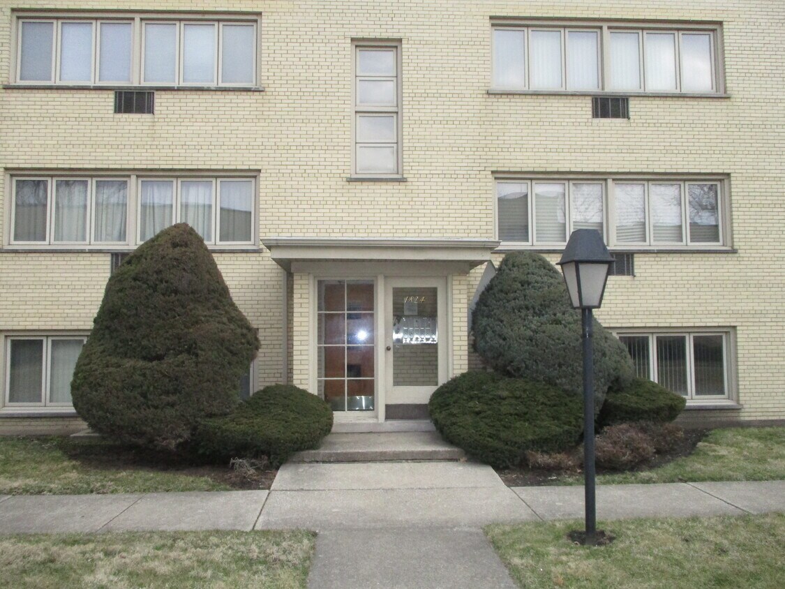 Primary Photo - 1836 W 107th St