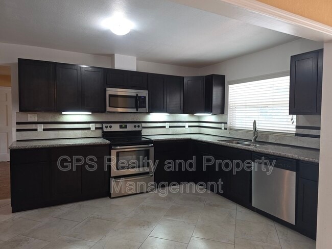 Building Photo - 640 Mariner Way