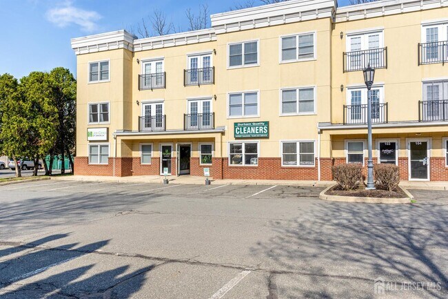 Foto del edificio - 160 Durham Ave