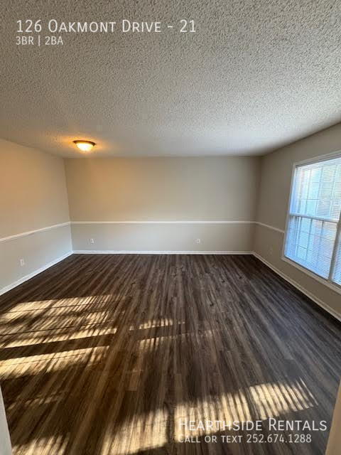 Foto del edificio - 126 Oakmont Dr