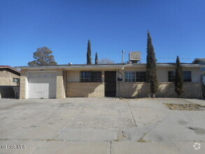 Building Photo - 2032 Solano Dr