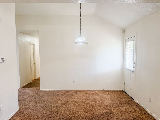 Foto del edificio - 3802 Hitchrock Dr