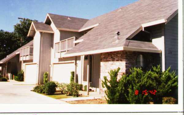 Primary Photo - 211-215 W Lockeford St