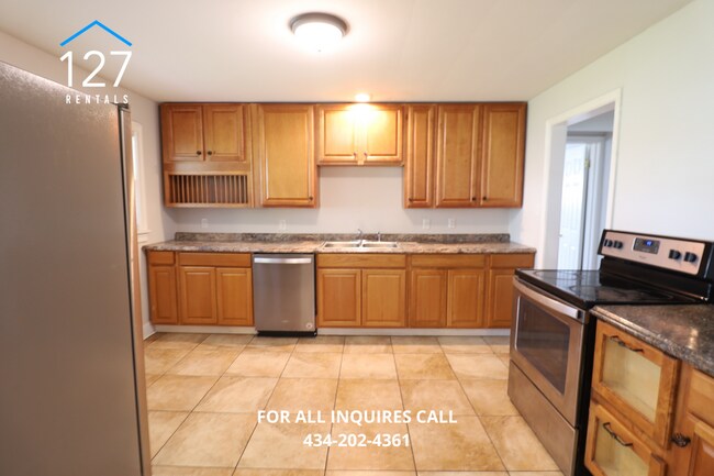 Foto del edificio - 3 Bedroom Unit with Electric and Water Utilities Included!!