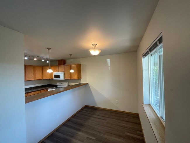 Building Photo - 3 Bed, 2 Bath close to Downtown Ferndale