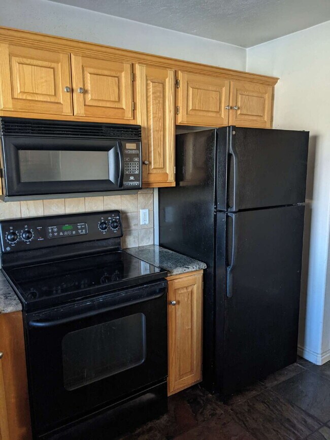 Building Photo - 3-Bed Townhouse in Saint George with Spacious 1400 Sq Ft Layout "