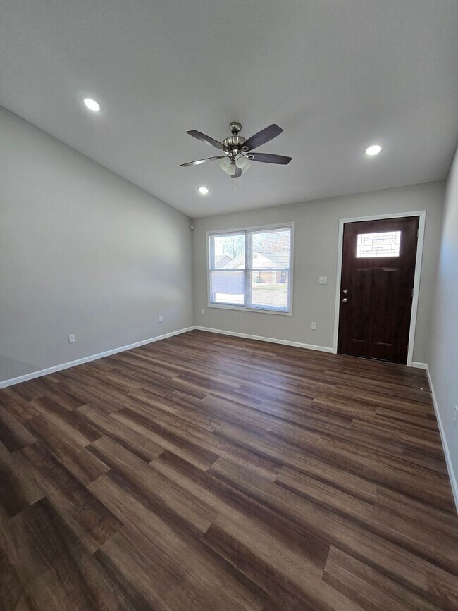 Building Photo - 1504 St Marias St