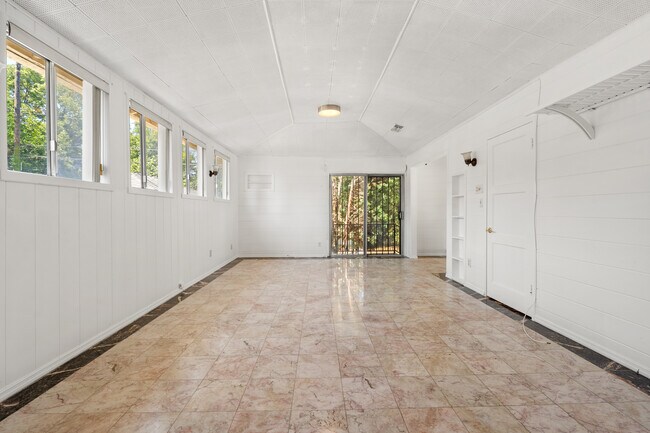 Foto del edificio - 327 N Avon St