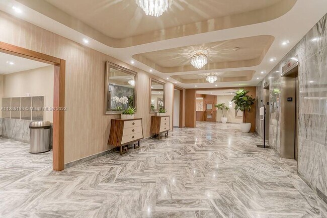 Foto del edificio - 5401 Collins Ave