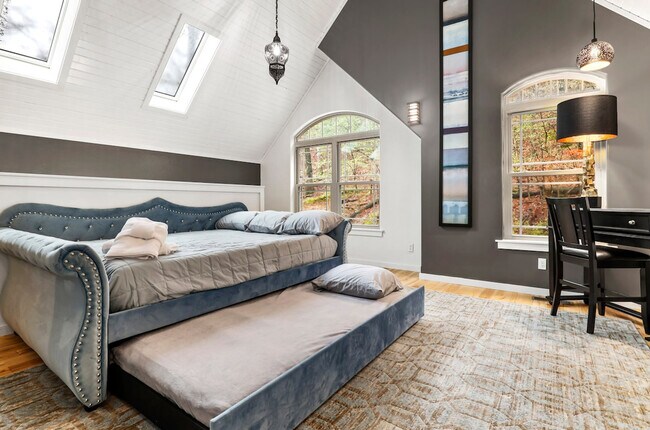 Foto del edificio - 211 Lakeshore Dr