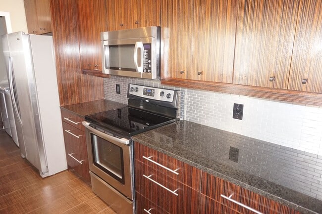 Building Photo - Beautifully Upgraded 2/2 in Residences at Sabal Point