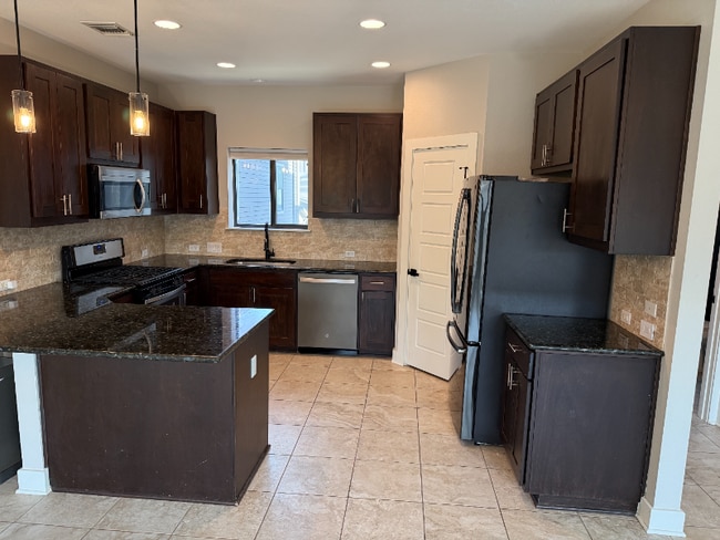 Foto del edificio - 1500 Lorraine Loop