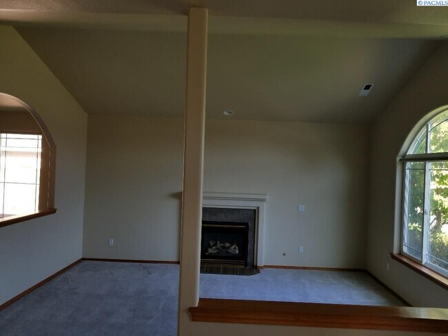 Building Photo - Beautiful South Richland Rambler