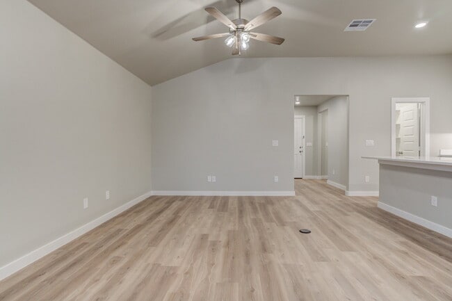 Building Photo - 4 Bed 2 Bath Home in South Lubbock! Extend...