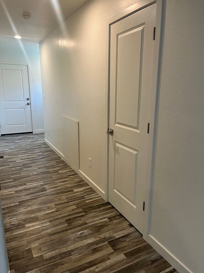 Building Photo - ***3 BEDROOM/2.5 BATHROOM IN PRESCOTT VALLEY***
