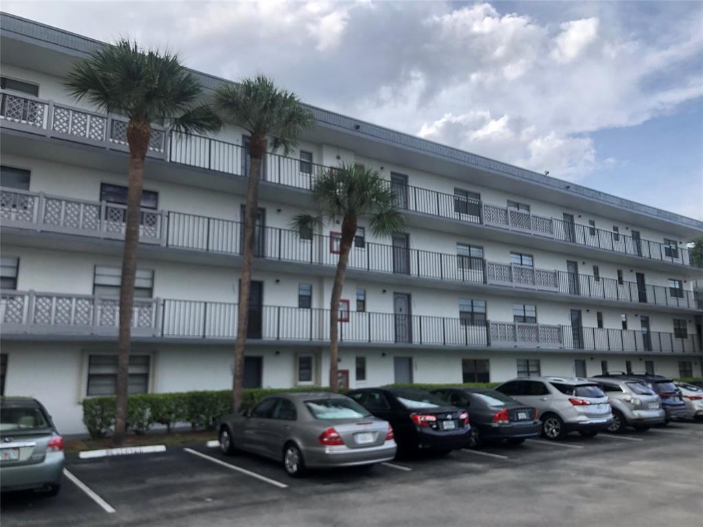 Foto principal - 9233 SW 8th St