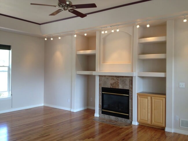 Building Photo - 5 Bd Ranch Home in School D-20