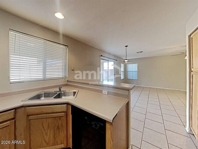 Foto del edificio - 11940 W Charter Oak Rd